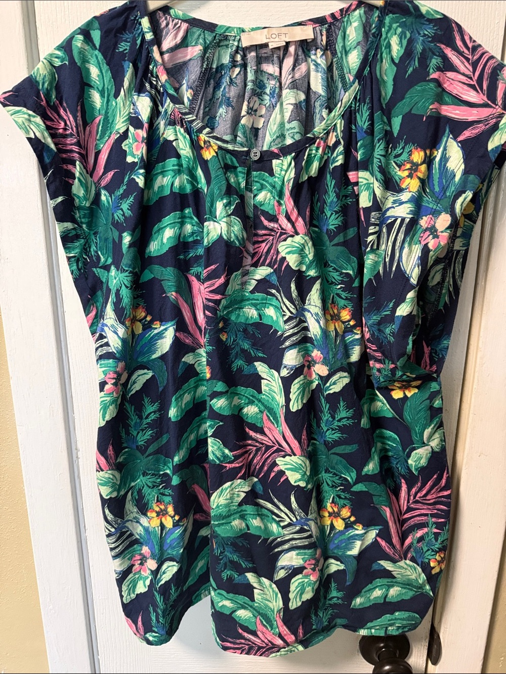 LOFT Ann Taylor Tropical Floral Short Sleeve Top with Green & Pink Sz XL Summer
